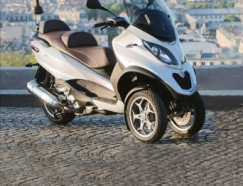 PIAGGIO_MP3 300